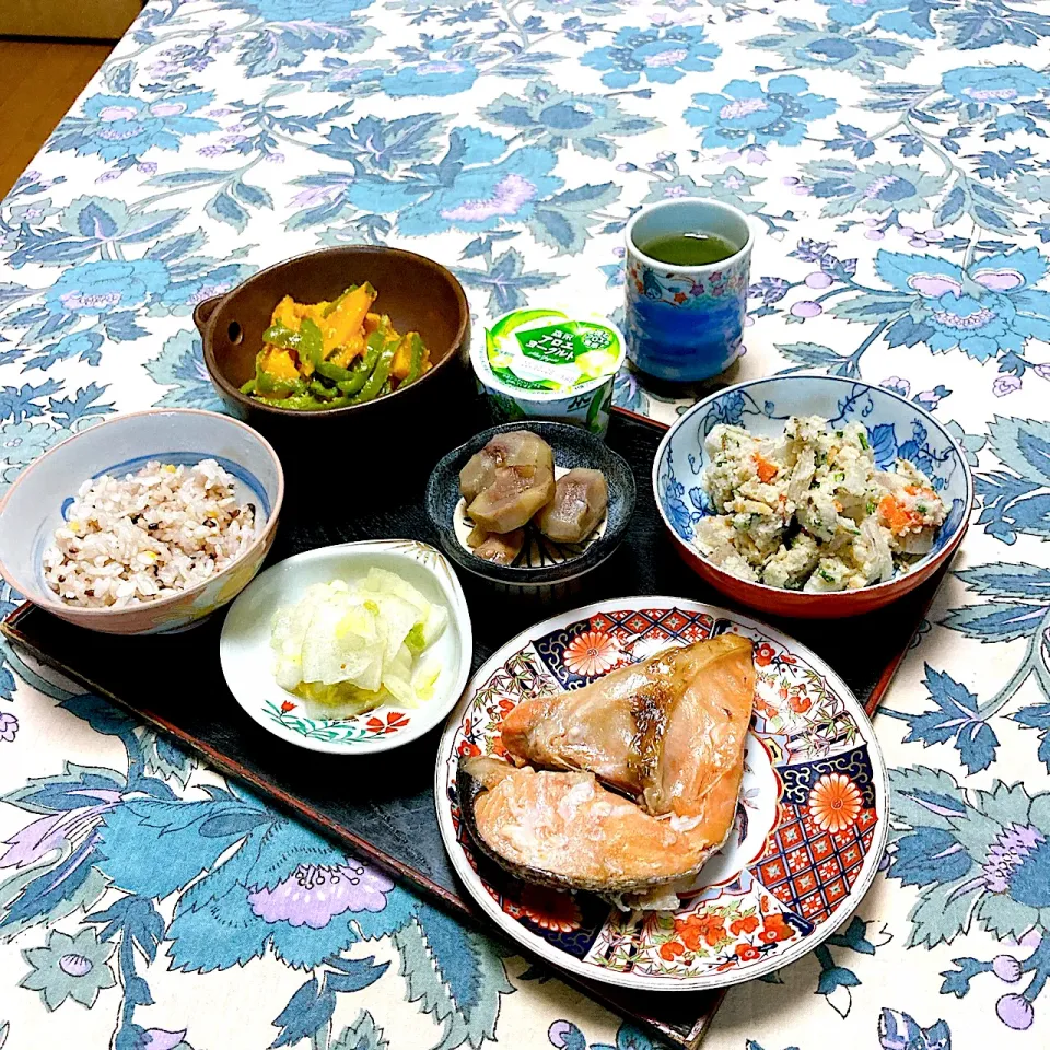 grandmaの晩ごはん☆鮭のカマ焼き|kaoriさん