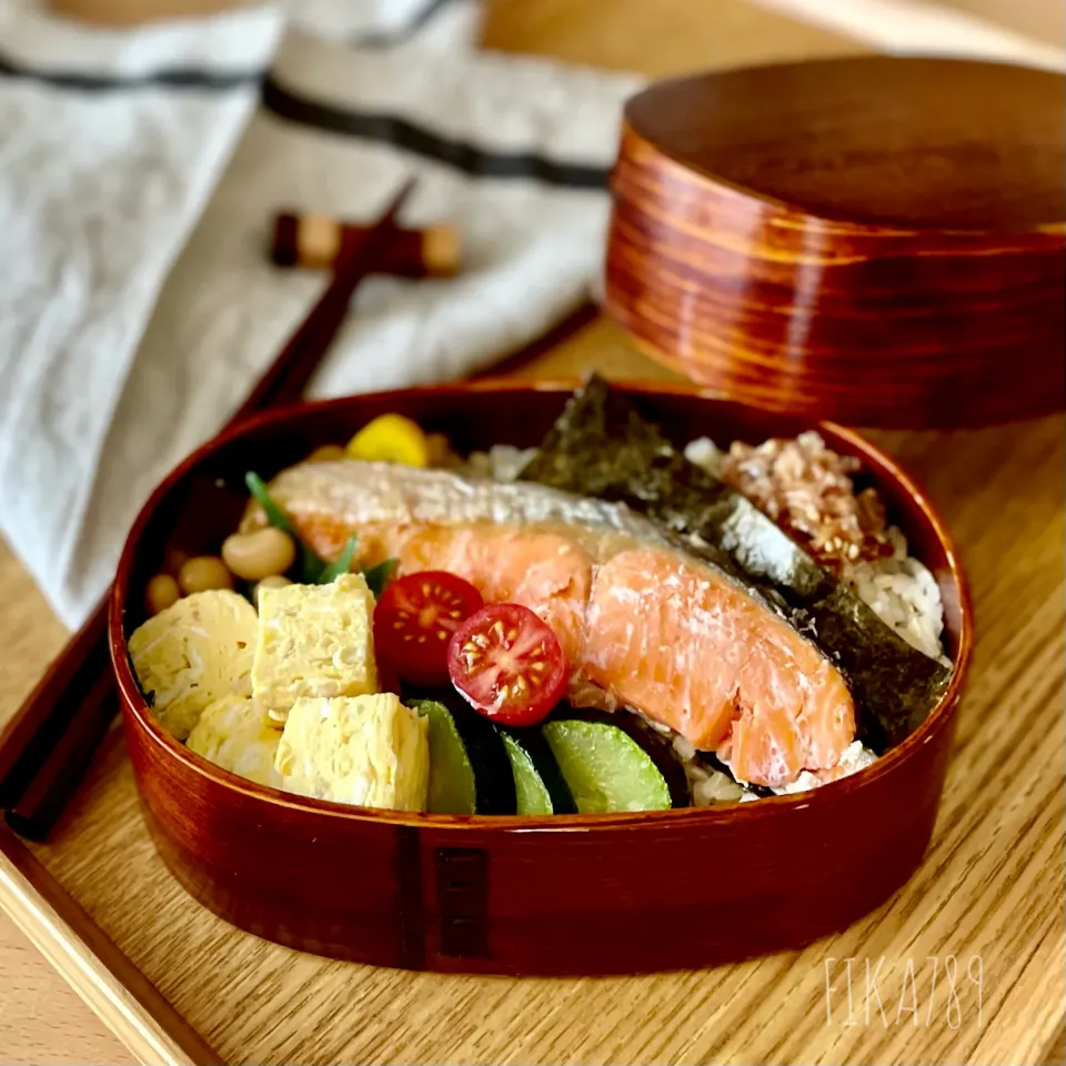 Snapdishの料理写真:和食も美味しい のり弁当|FIKA789さん