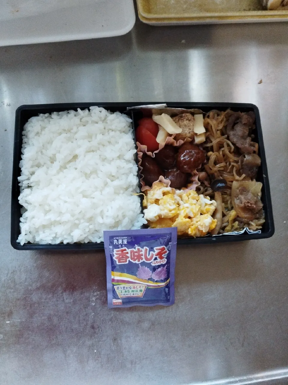 Snapdishの料理写真:すき焼き弁当(ふりかけ付き)|敬子さん