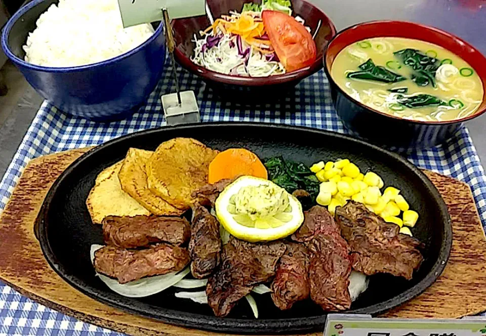 Snapdishの料理写真:カットビーフステーキセット|nyama1さん