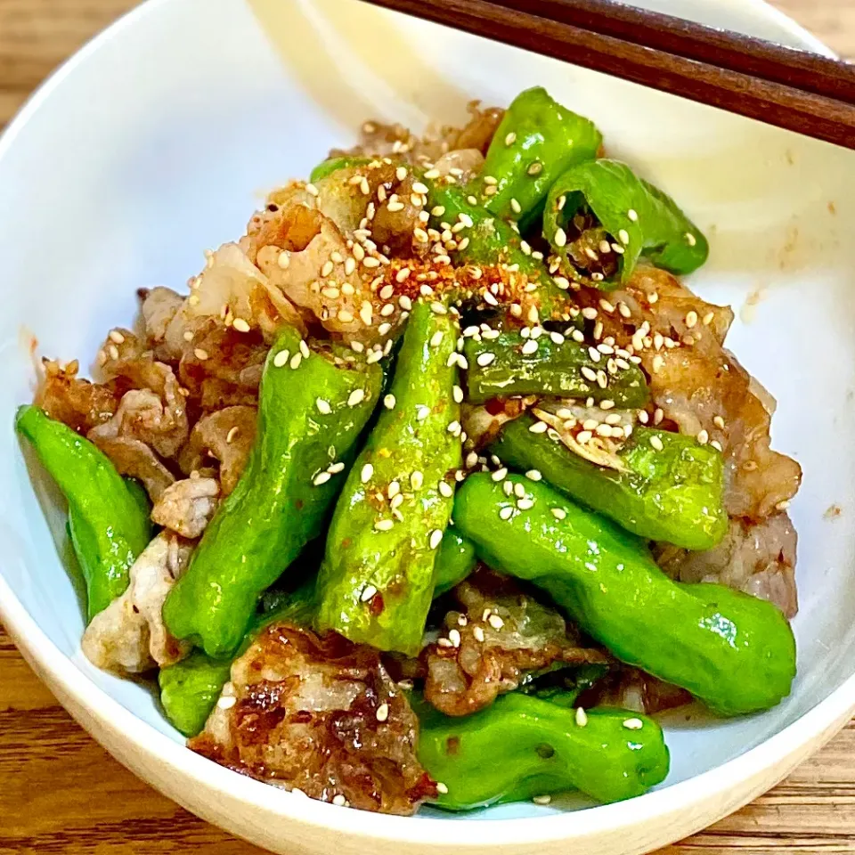 豚バラと万願寺の甘辛炒めと焼飯&スープで昼ごはん|ばくあんしゃさん