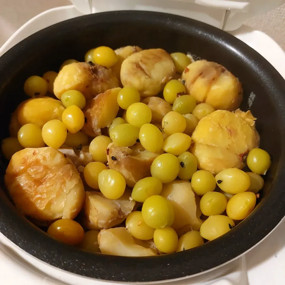 Snapdishの料理写真:栗と銀杏の炊き込みご飯|きつねさん