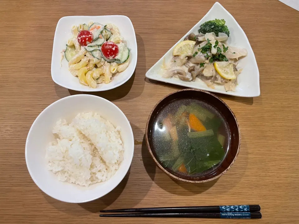 今日の晩飯 ヒラメのレモンクリーム煮 小松菜のコンソメスープ マカロニサラダ|おーたたくとさん