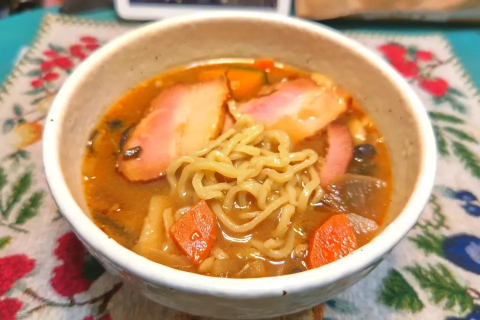 Snapdishの料理写真:スープを使い回して今夜は味噌ラーメン。|Katsuraさん