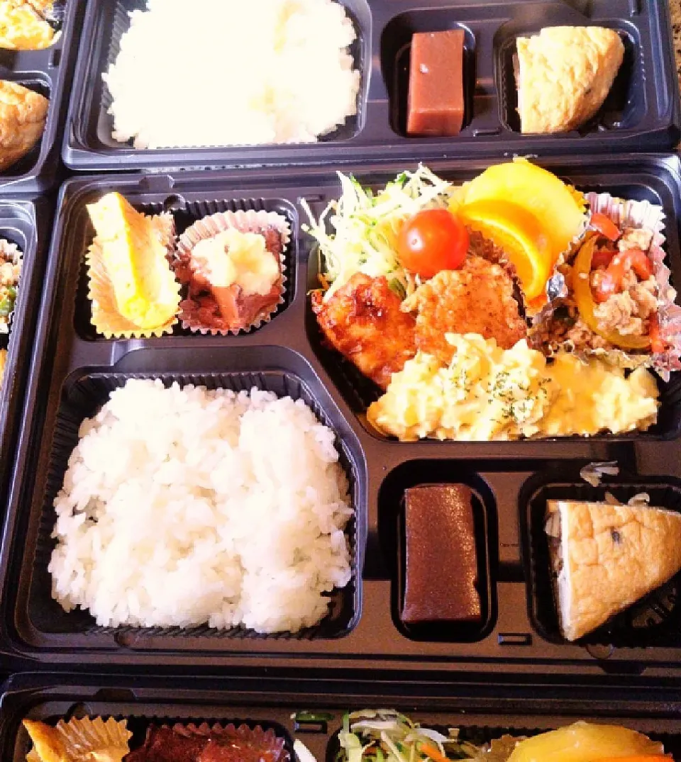 今日のお弁当
■日替わりメニュー■
チキン南蛮
がんも煮物
しばたけの酢の物（能登バージョン）
出し巻き玉子
青椒肉絲もどき
水羊羹（手作り）|ごますりさん