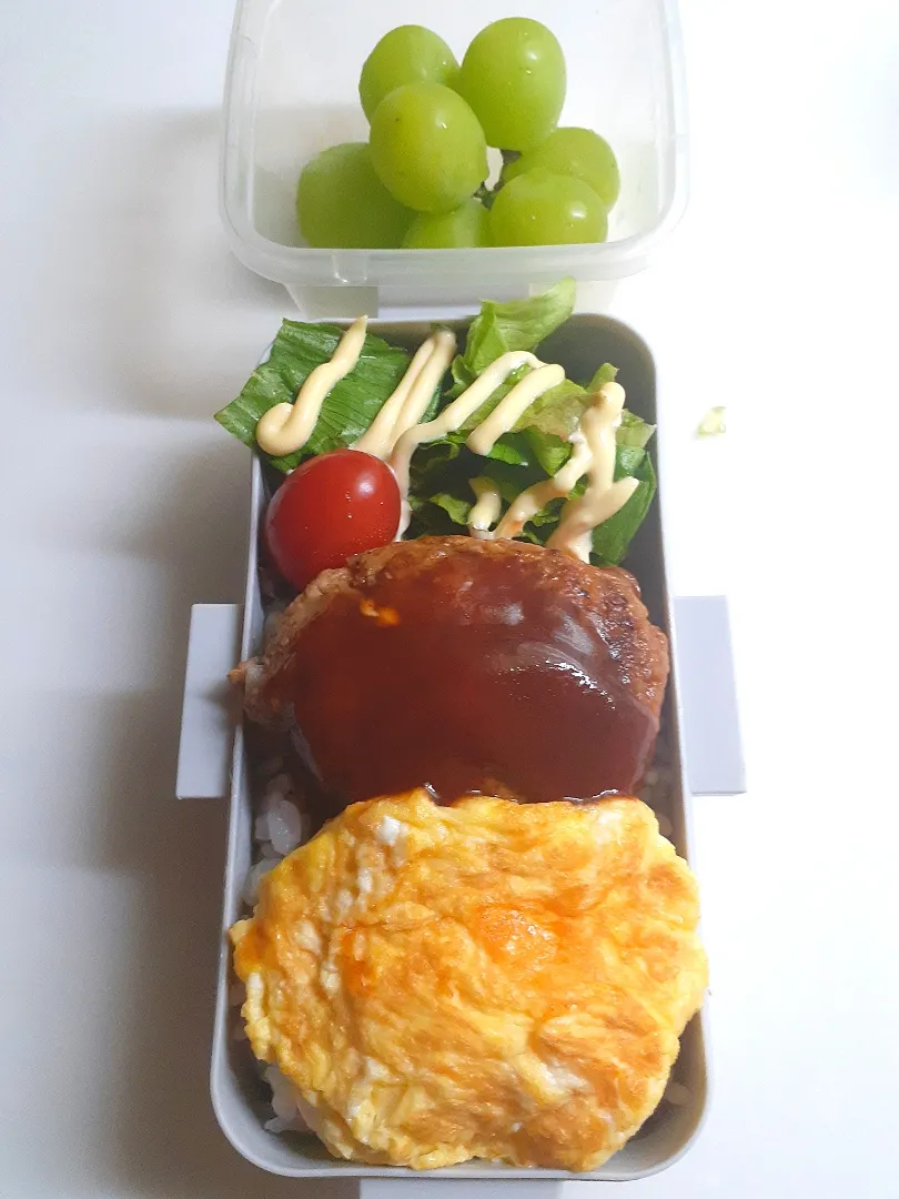 ☆中学生弁当☆ロコモコ風。目玉焼き嫌いな息子なのでチーズオムレツのってます|ｼｮｺﾗさん