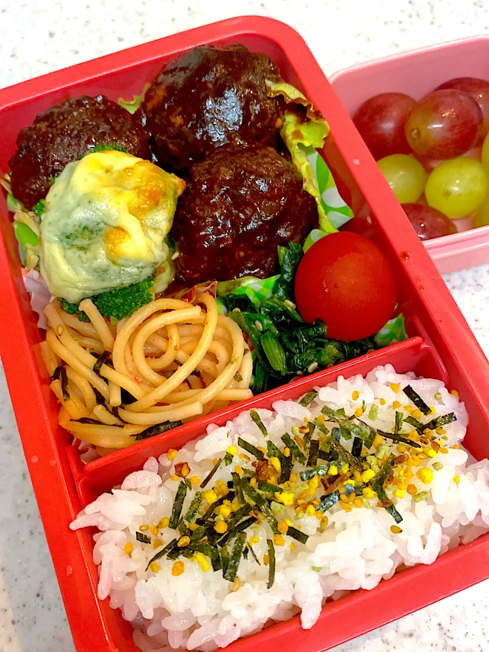 Snapdishの料理写真:チェダーチーズ入り　肉団子　弁当|asumamaさん