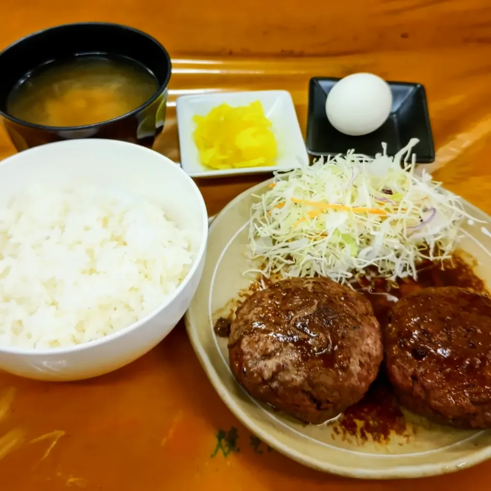 挽肉100%ハンバーグ🍴|ふじわらたくやさん