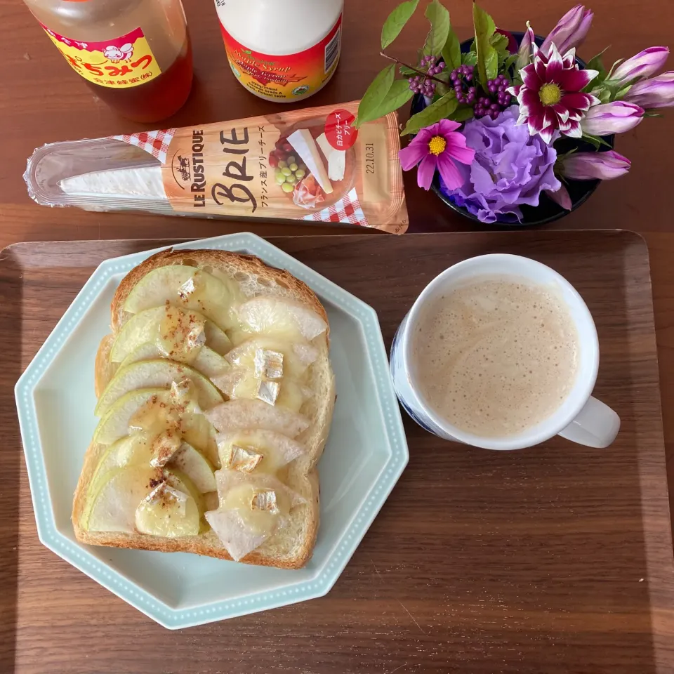 梨ブリーメープル&王林ブリーハニートースト🍯🍞|ももさん