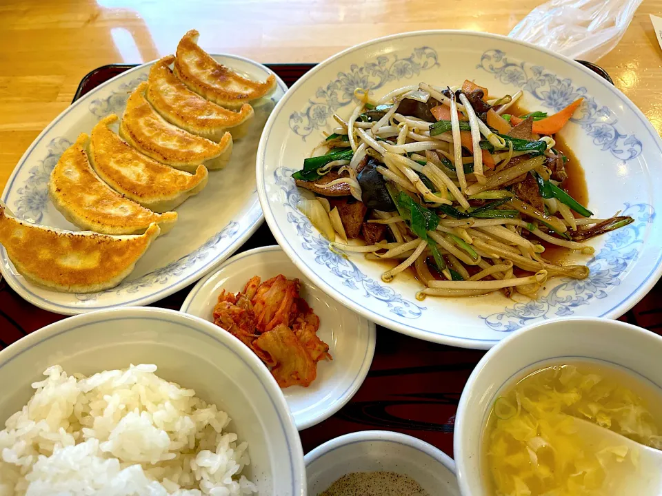 レバニラ餃子定食|マハロ菊池さん