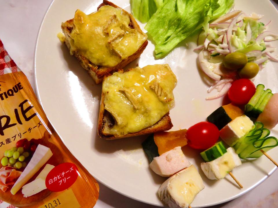 ル・ルスティックブリー　白カビチーズで、トーストにチーズと蜂蜜　野菜とチーズのピンチョス