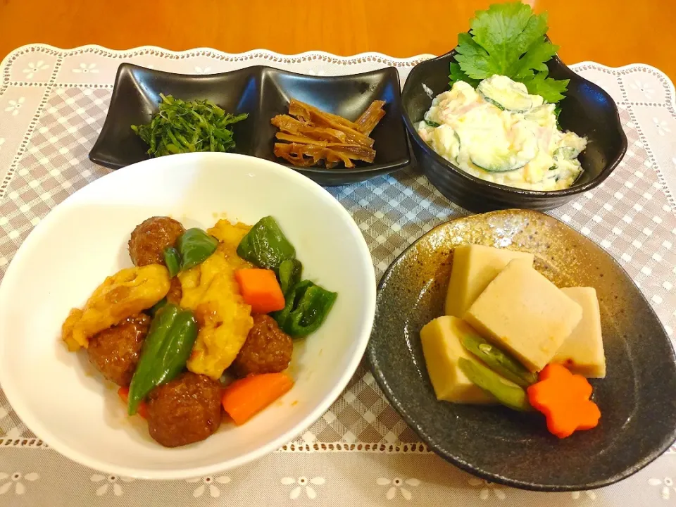 Snapdishの料理写真:☆肉団子の甘ダレ
☆高野豆腐煮
☆ポテトサラダ
☆浅漬け＆干し竹の子メンマ|chikakoさん