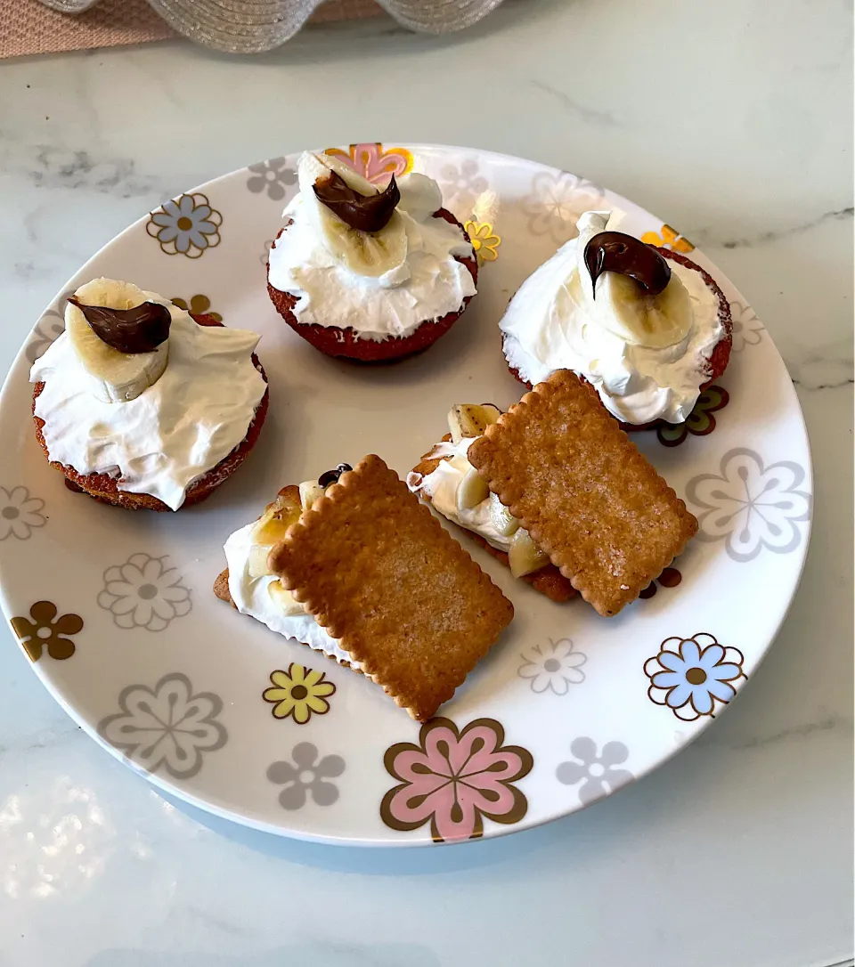 Snapdishの料理写真:市販のお菓子で作った簡単ケーキ（笑）|ren-barongさん