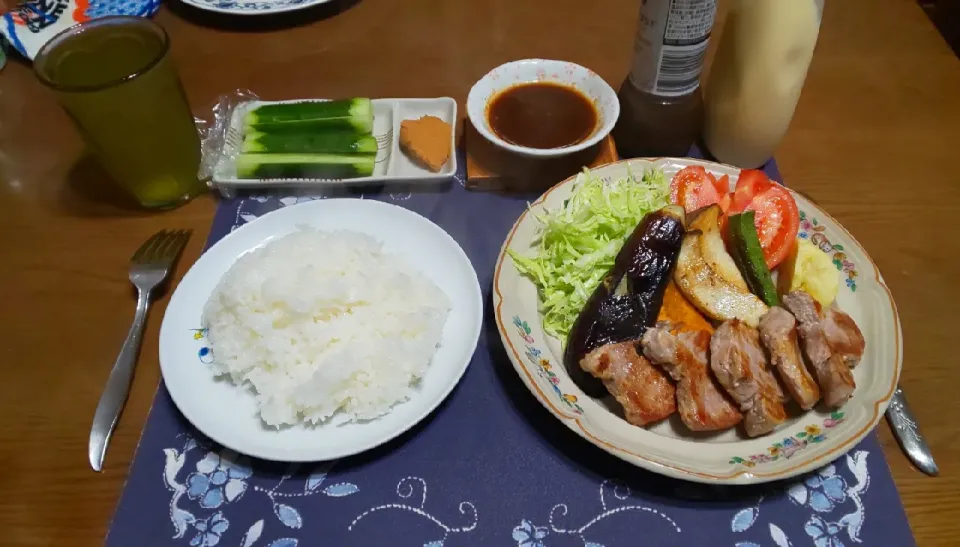 ヒレ豚肉のトンテキと野菜のフライパン焼き(夕飯)|enarinさん