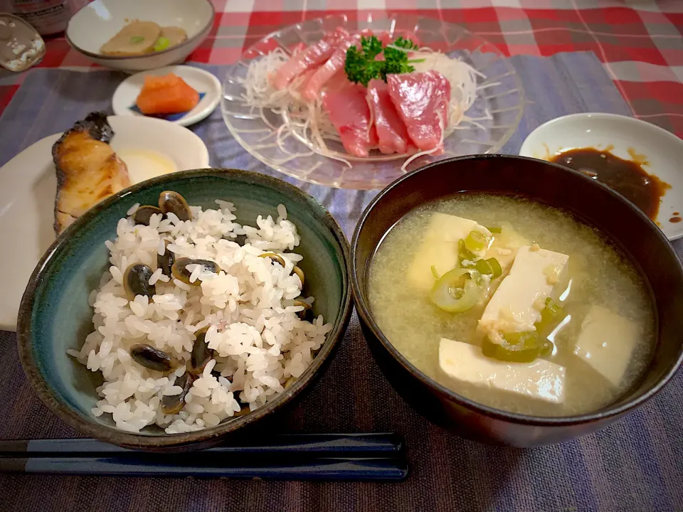 2022/10/22 晩御飯は鞍掛豆のご飯と信州手作り味噌の味噌汁🍜|ひーちゃんさん