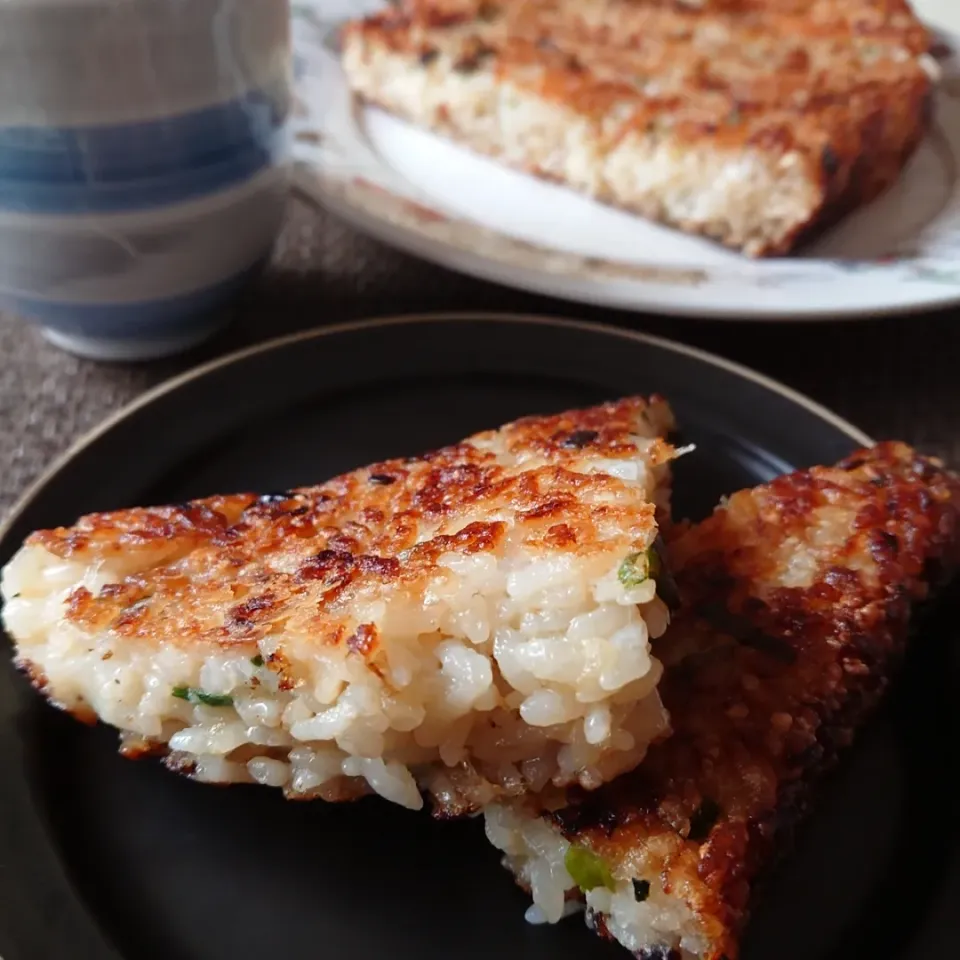 玉子焼き器で
悪魔の焼おにぎり|ポトスさん