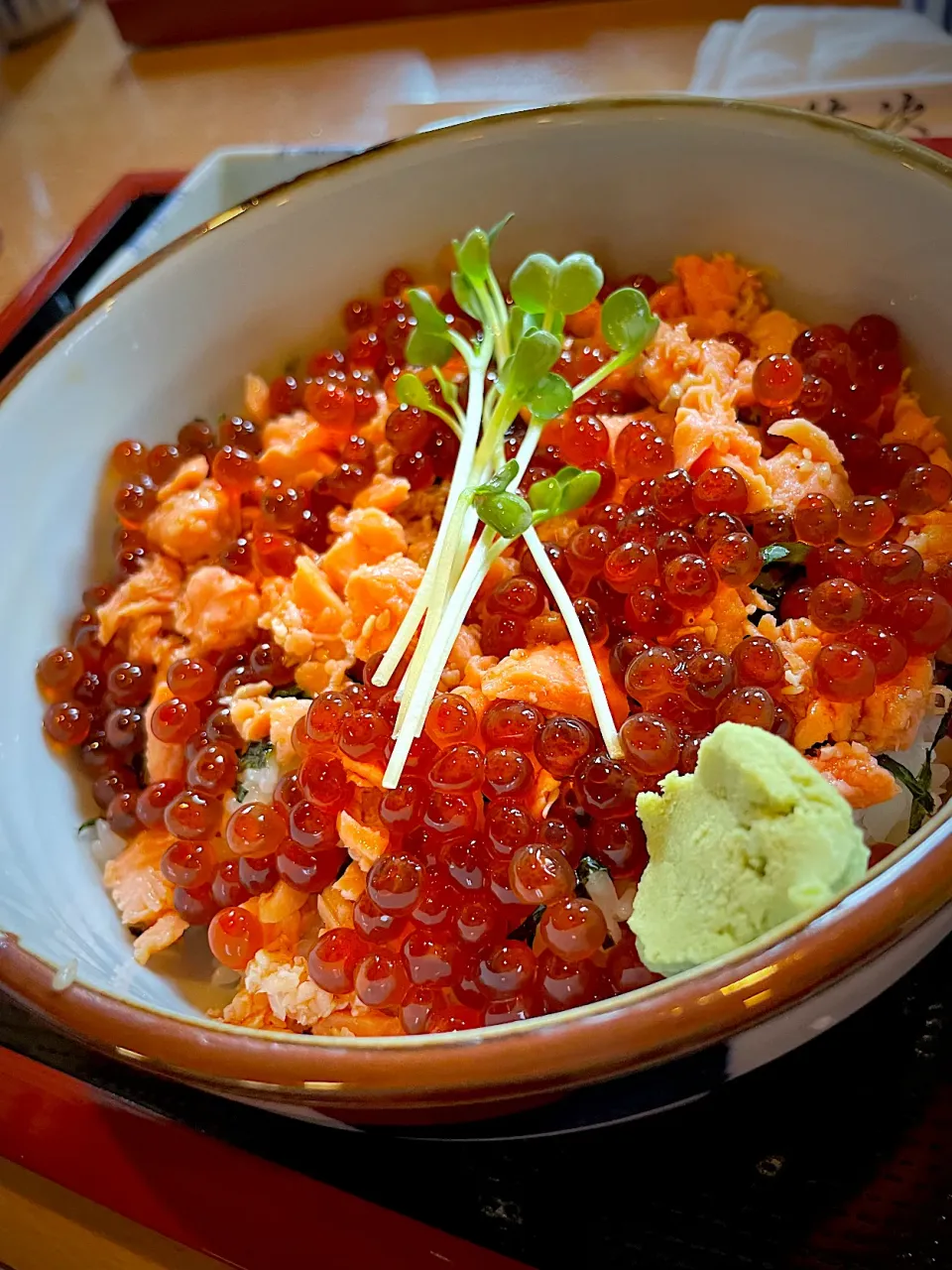 自家製秋鮭のフレークといくらの醤油漬けの親子丼！|Tomyさん