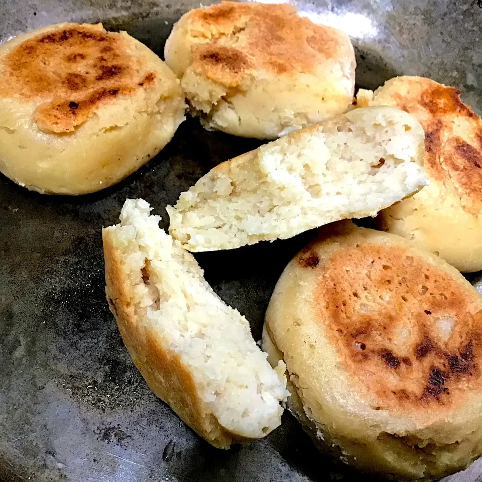 Snapdishの料理写真:🌿𝚌𝚑𝚎𝚛𝚗𝚘🥄さんの料理 豆腐・米粉のクイックパン　　　　　by高橋ヒロさんレシピ|🌿𝚌𝚑𝚎𝚛𝚗𝚘🥄さん