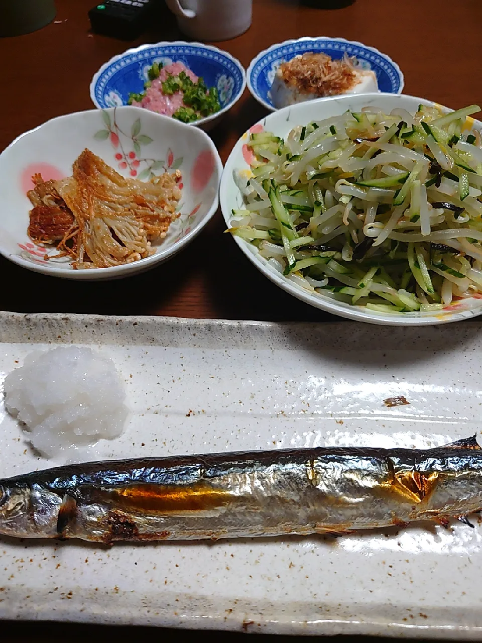 Snapdishの料理写真:さんま
もやしサラダ
えのきパリパリ焼き
ねぎとろ
冷奴|ぱやさん