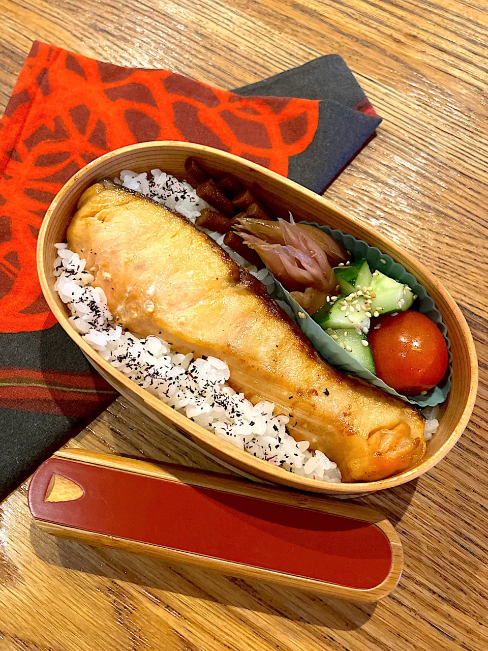 Snapdishの料理写真:まるごと鮭弁当🍱|まーさん