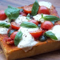 Snapdishの料理写真:Fresh mozzarella and tomatoes toast|Misstyさん