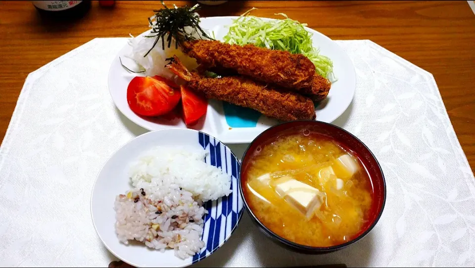 Snapdishの料理写真:10/22の夕食
エビフライ🍤|卯月さん