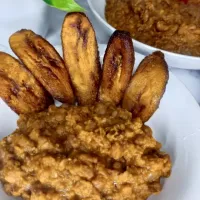 Nigerian dish. beans and fried plantains|ebyzrecipes1さん