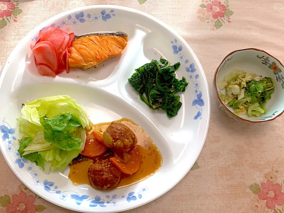 肉団子、塩鮭定食|小林順子Ayumu1988さん