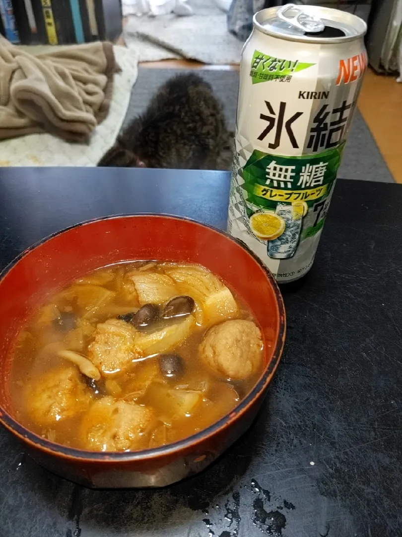 Snapdishの料理写真:夜勤明け鶏団子の白菜・大根たっぷり野菜のキムチ風汁をツマミに氷結無糖グレープふるーつ|Tarou  Masayukiさん