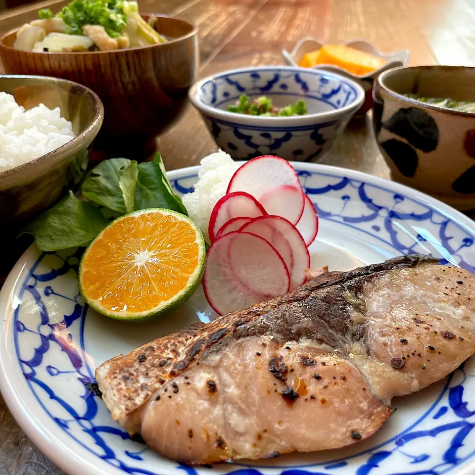 鰤の粕漬焼きで和な朝定食|koji toyodaさん