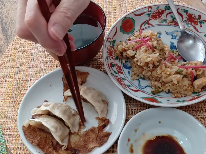 炒飯、冷凍餃子、インスタントワカメスープ|ぱいんてーるさん