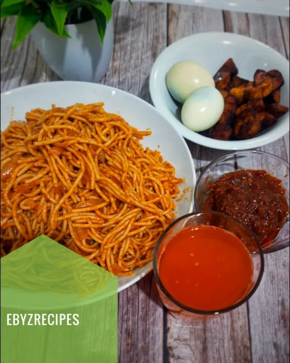 spaghetti,plantains, eggs (boiled) and sauce|ebyzrecipes1さん