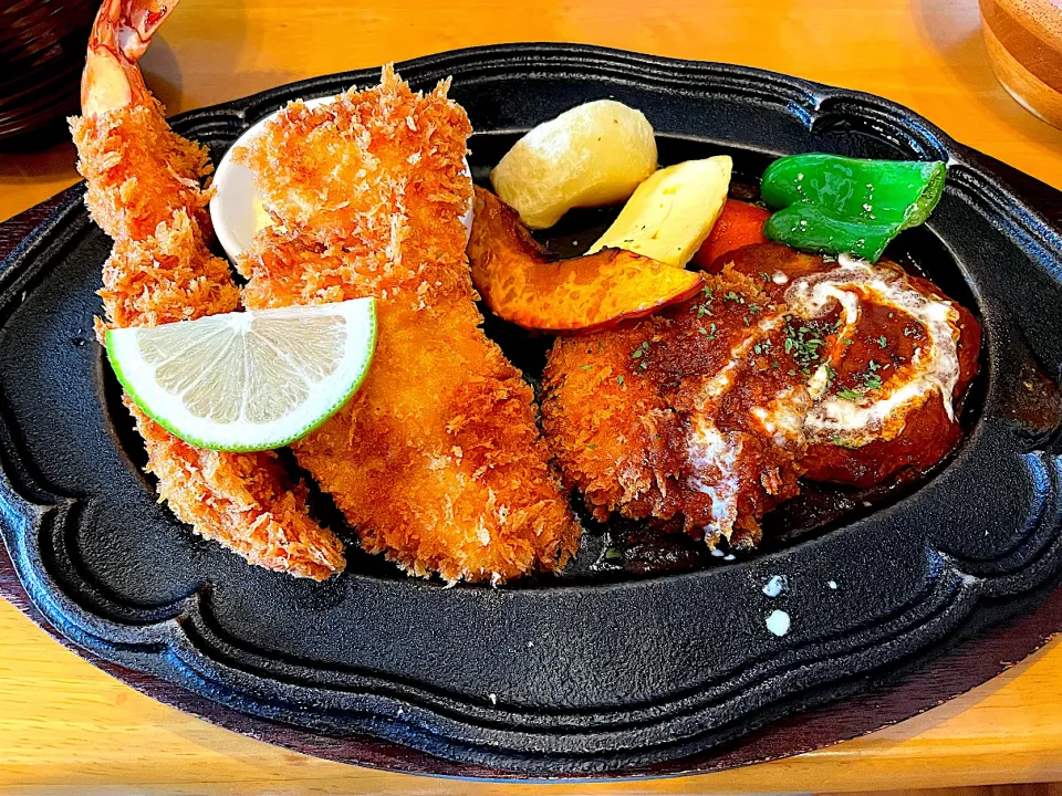 ハンバーグとエビフライ定食|mettiさん