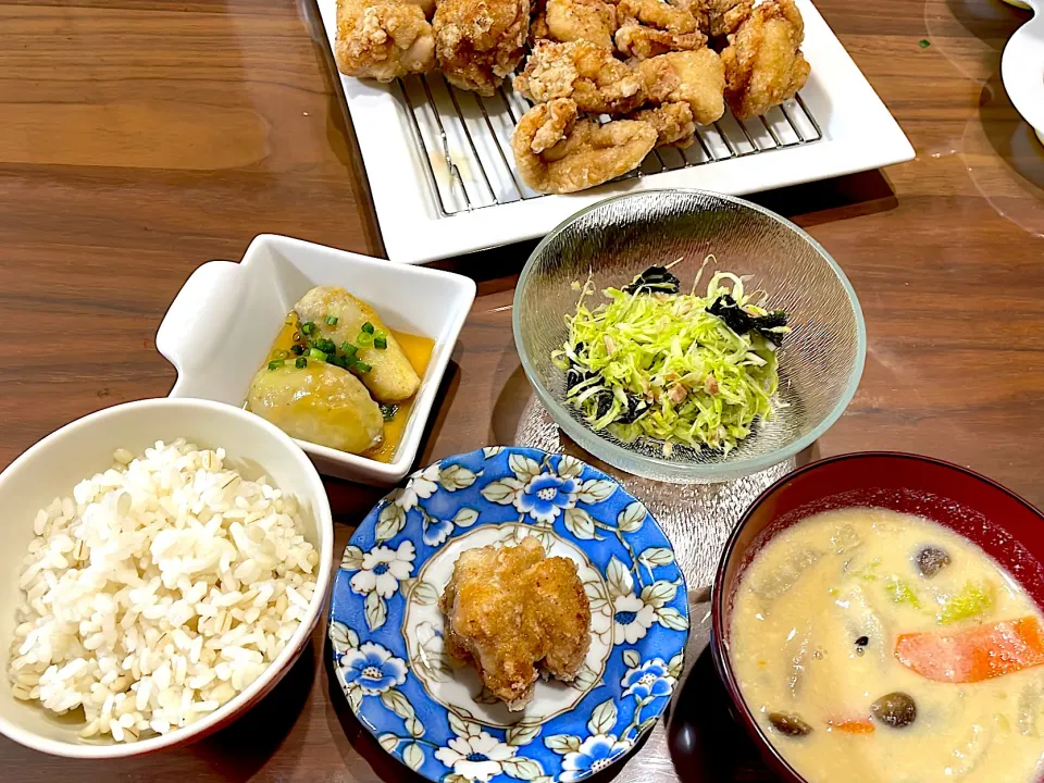 鶏の唐揚げ　白菜の豆乳味噌汁　キャベツとツナの海苔サラダ　里芋の揚げ出し|おさむん17さん