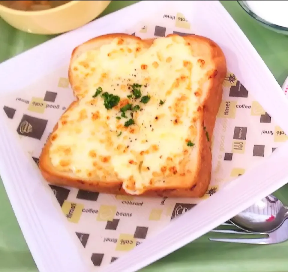 チーズマヨトーストです|カフェ店さん