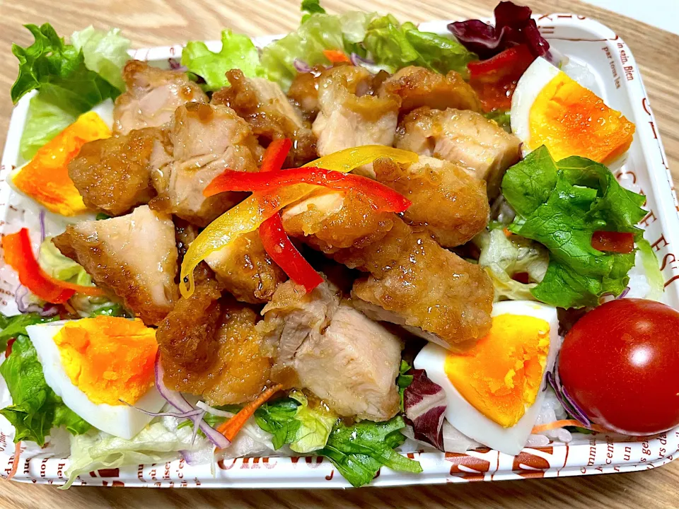 とり唐サラダ丼弁当〜黒酢たまねぎドレッシングソースがけ〜|ニコル🌈さん