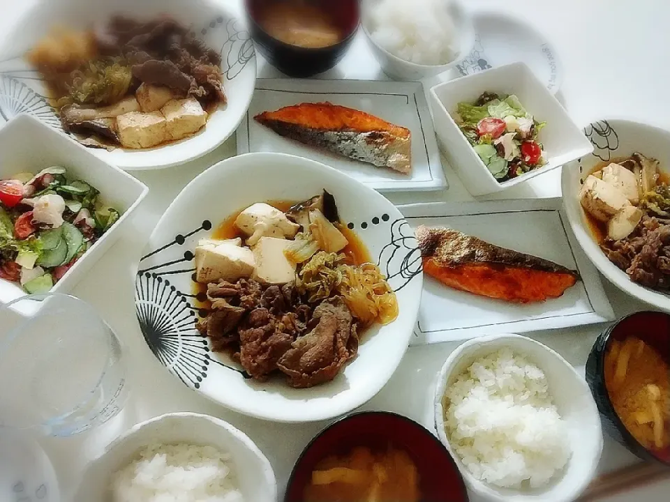 夕食(*^^*)
すき焼き
焼き鮭
タコとチーズサラダ🥗
お味噌汁(大根、油揚げ)|プリン☆さん