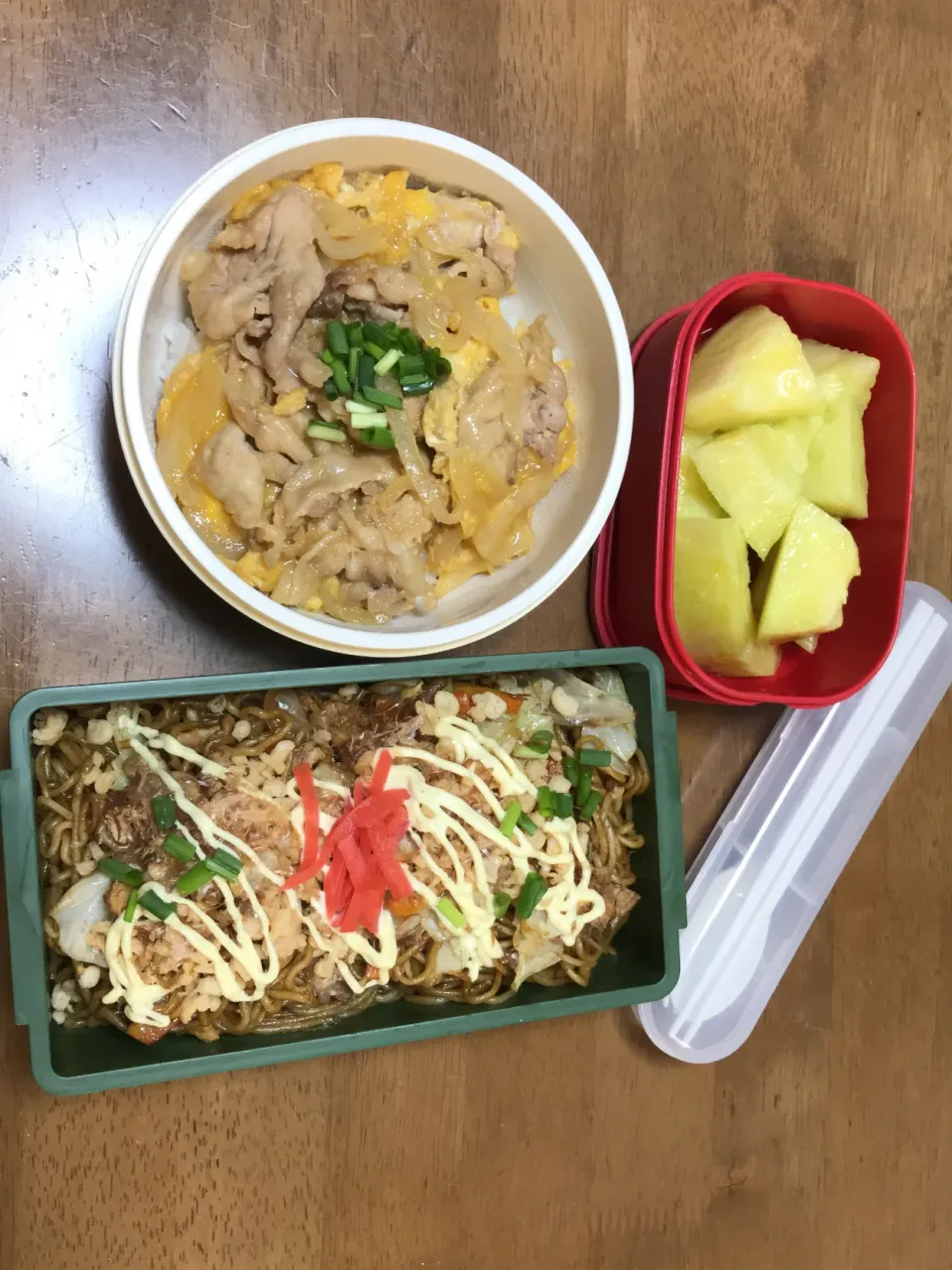 焼きそばと豚丼弁当🍱|ちょこさん