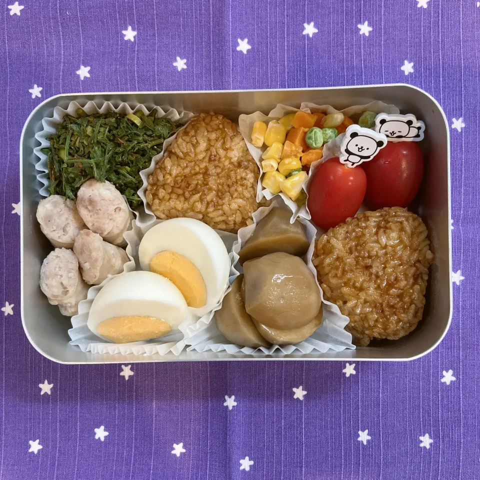 2022/10/24
焼きおにぎり🍙（冷食）
ソーセージ
ゆで卵
にんじん葉のおかか炒め🥕
里芋の煮っころがし
ミックスベジタブル
ミニトマト🍅|aichanさん