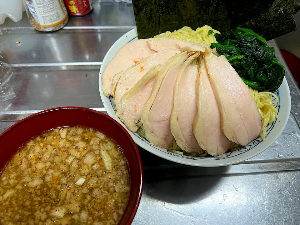 Snapdishの料理写真:鶏白湯でつくるつけ麺　特盛|さくたろうさん