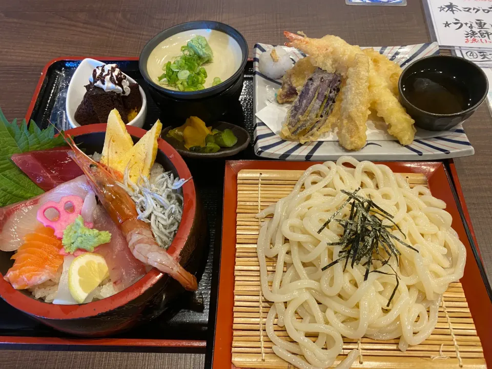 海鮮丼と天ぷら盛りうどん定食|buhizouさん