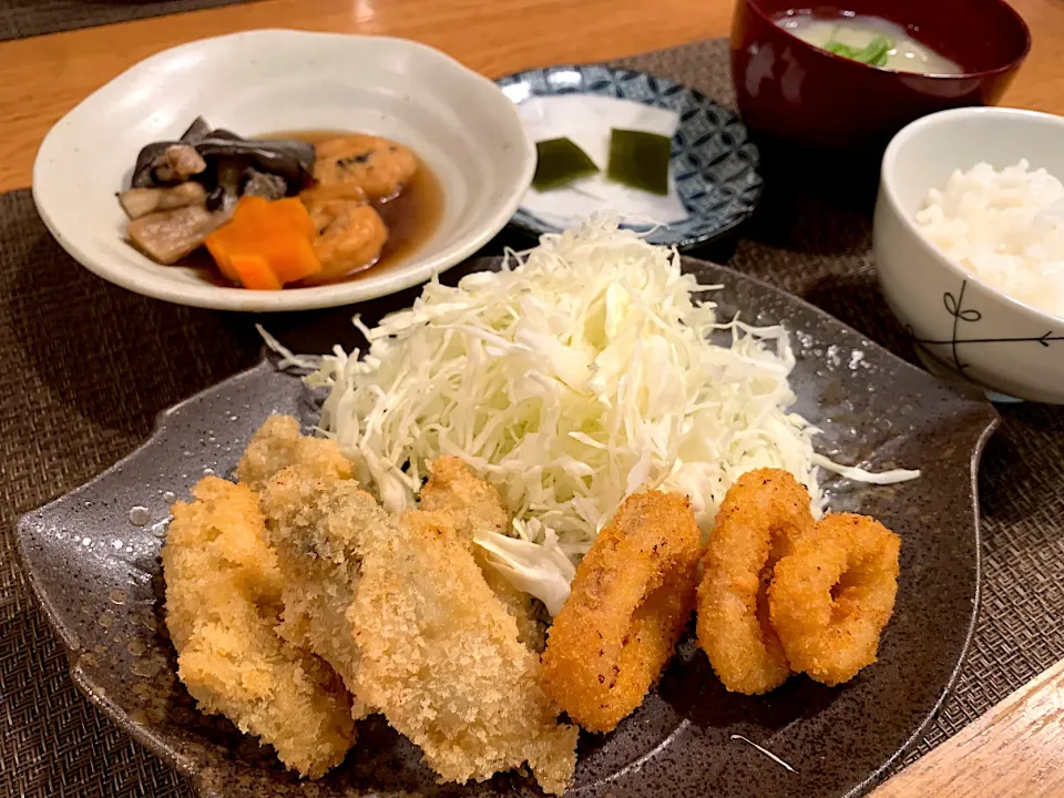 牡蠣フライとイカリング🦑今年初のカキフライ|いちごさん