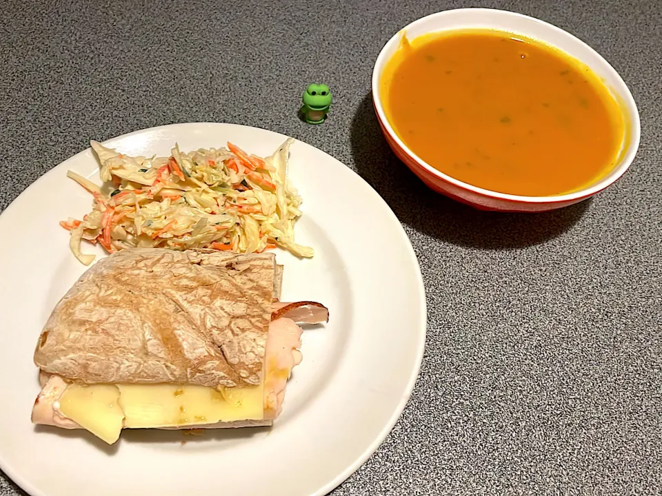 Snapdishの料理写真:Carrot, Cream and Coriander Soup. Gourmet Turkey Breast Ciabatta. Creamy Coleslaw.|270w178bさん