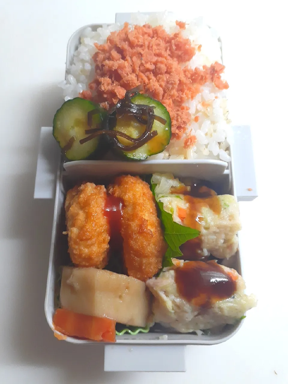 ☆中学生弁当☆玄米入り鮭ごはん、お好み焼き、チキンナゲット、里芋煮物、胡瓜塩昆布|ｼｮｺﾗさん