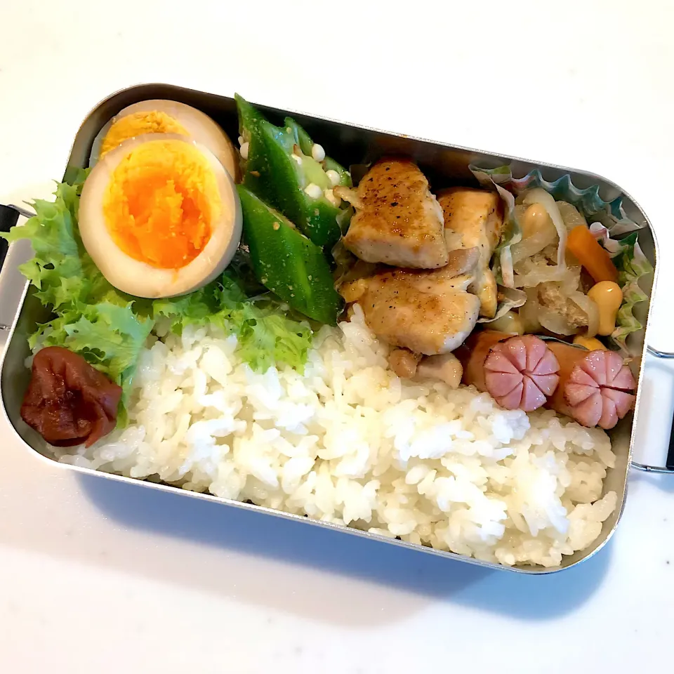 サラ弁　　　　　　　　　　　　　　　　　　味付け卵　鶏もも肉のタレ焼き　オクラの酢物　切干大根と大豆の煮物　ウインナー|じゅんさんさん