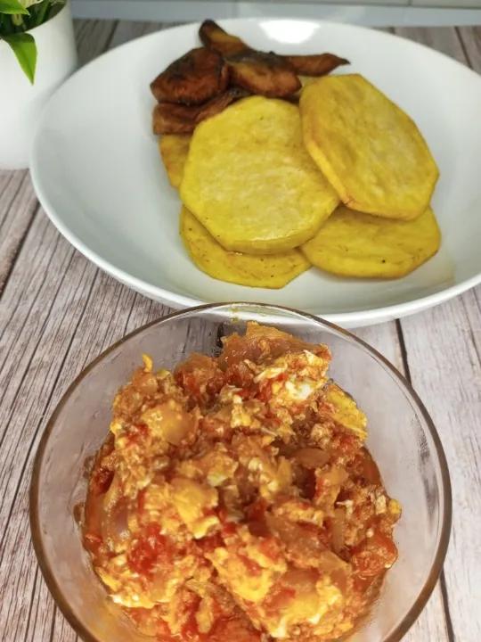 Snapdishの料理写真:fried yams, plantains and egg sauce|ebyzrecipes1さん