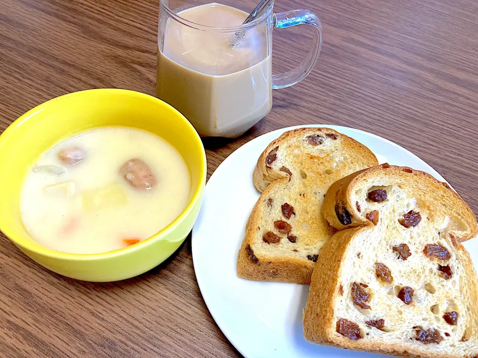 朝食はレーズンパンとシチュー|inoさん