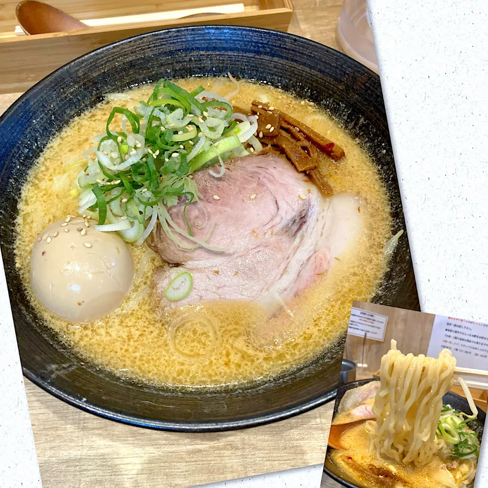 Snapdishの料理写真:白味噌ラーメン@中路(九段下)|yoooochanさん