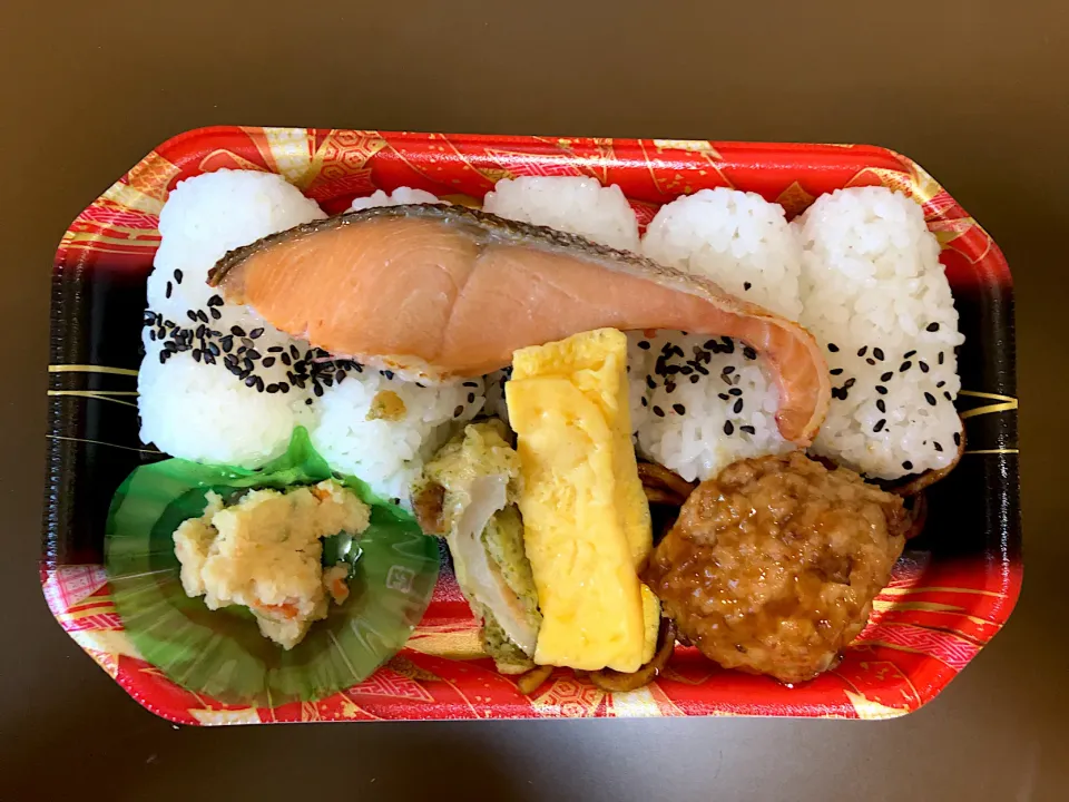 イオン 俵おむすび鮭弁当|ばーさんさん