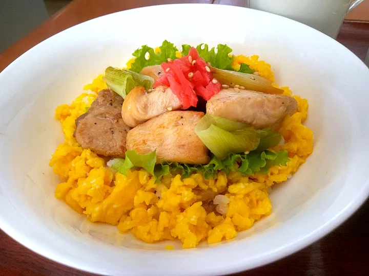 卵焼き鳥丼|よもむぎさん